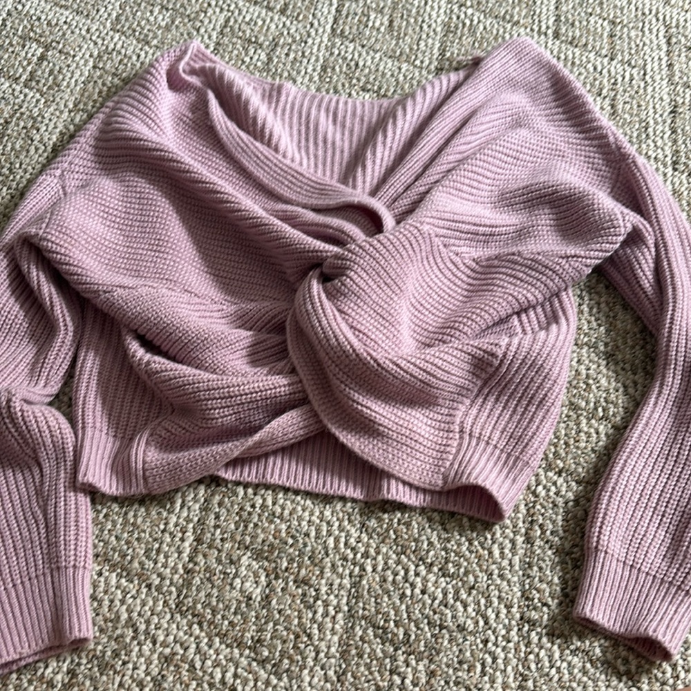 Baby pink knot sweater